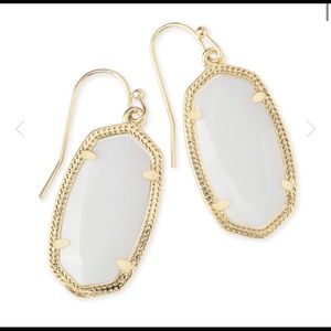 Kendra Scott Dani Gold Earrings in White Pearl